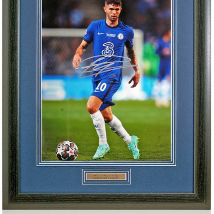 Christian Pulisic Chelsea Signed Champions of Europe Photograph 23x19in Framed