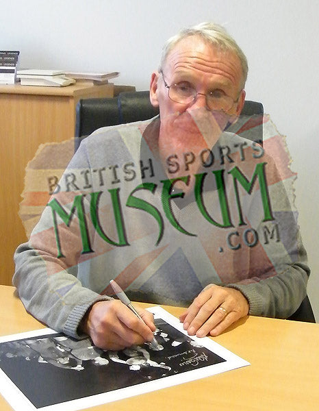 Manchester United 1968 European Cup Final Hand Signed by 6 Photograph 23x19" Framed