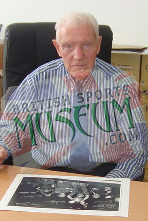 Manchester United 1968 European Cup Final Hand Signed by 6 Photograph 23x19" Framed